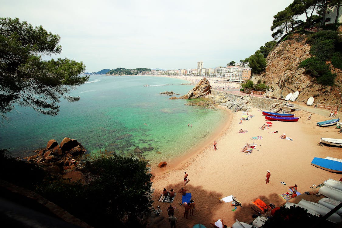 Will declaring war reduce tourism?